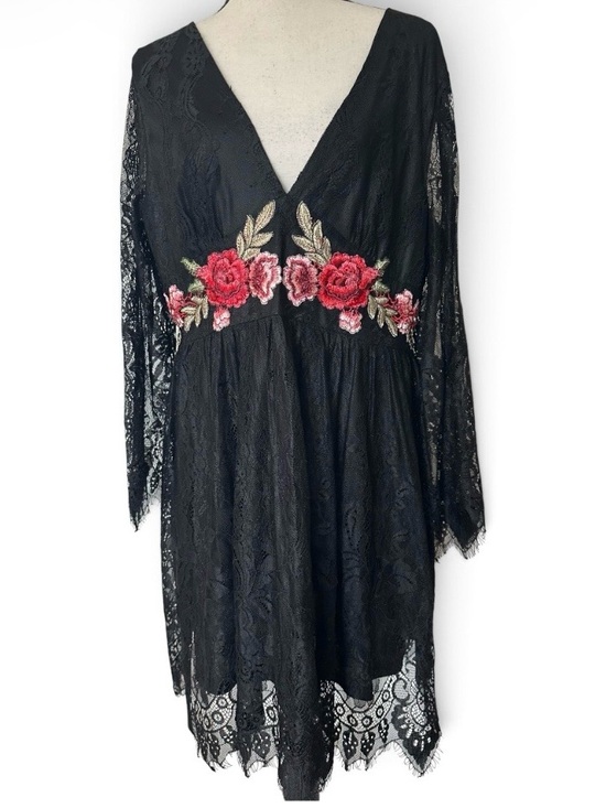 Shein Curve Dresses & Skirts - SHEIN Curve Black Lace Witchy Goth Rose Embroidered Dress Long Sleeve Coquette